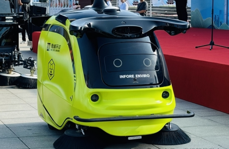 泰坦智能 | 无线充电赋能无人环卫：智慧城市的静默革命